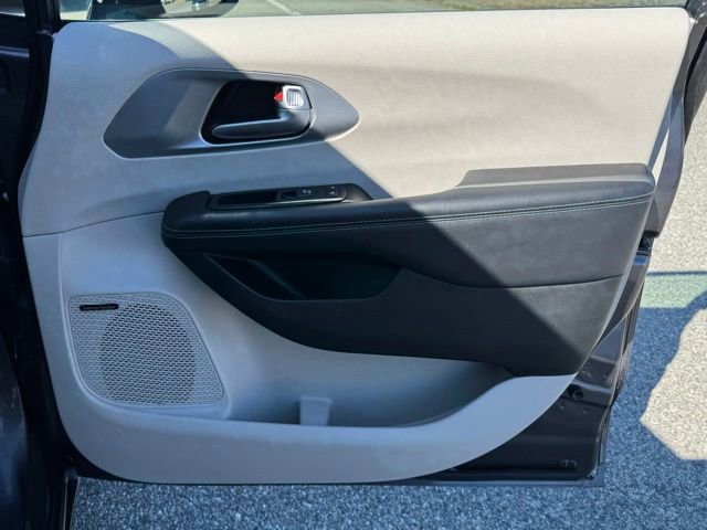 Used 2018 Chrysler Pacifica Limited w/ Advanced Safetytec Group image 30