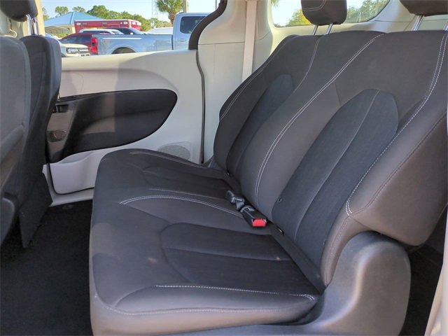 Used 2021 Chrysler Voyager L image 14