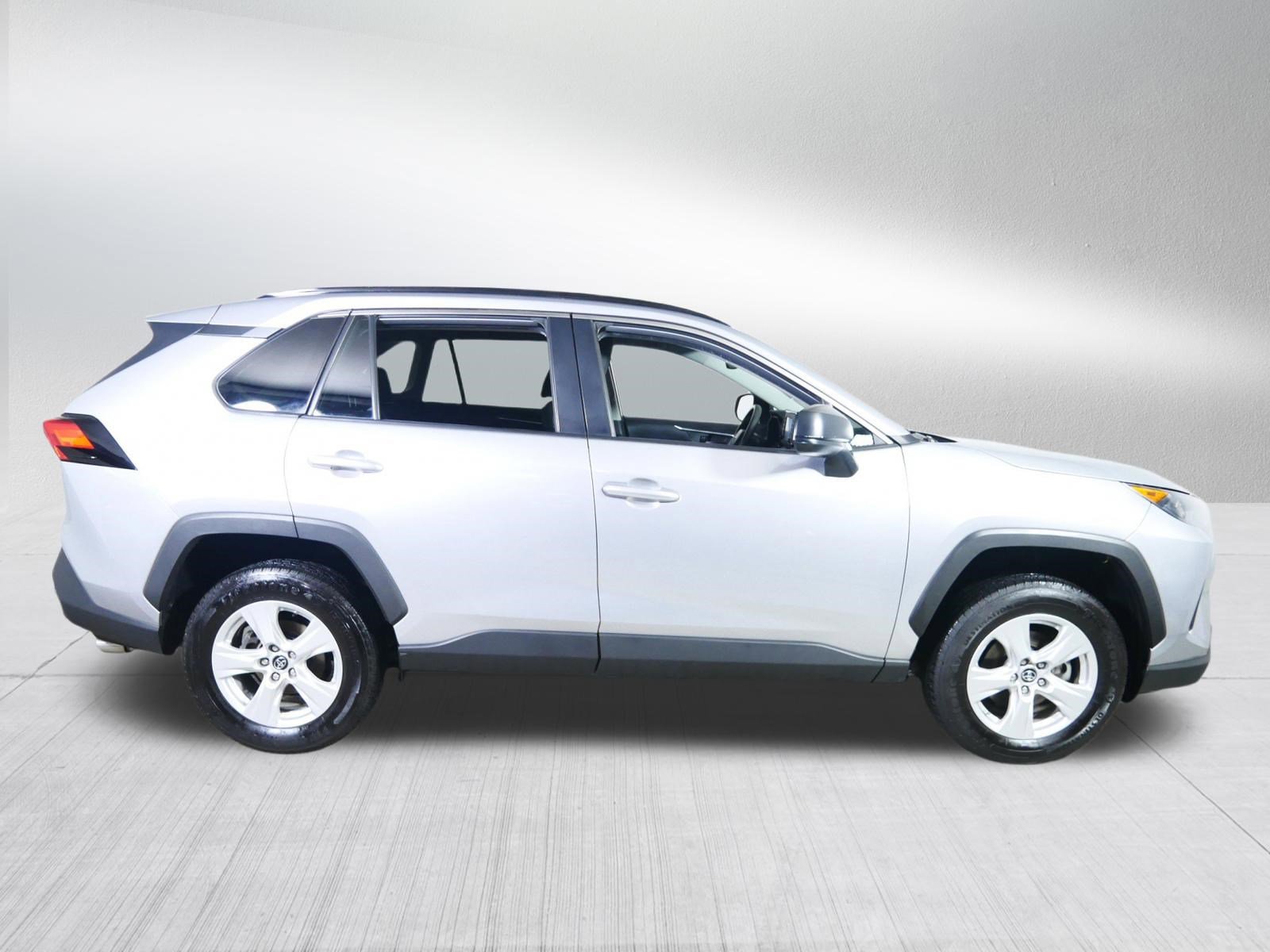 Used 2021 Toyota RAV4 LE AWD/4WD image 8