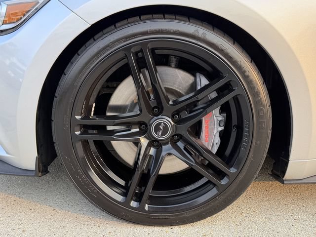 Used 2017 Ford Mustang GT Premium w/ GT Performance Package RWD image 12