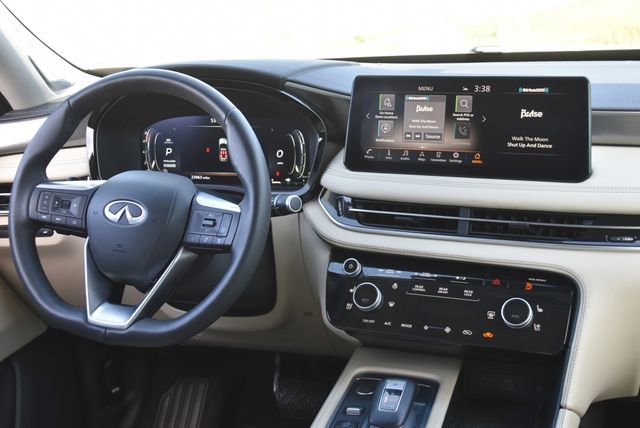 Used 2025 INFINITI QX60 Luxe w/ Lighting Package (N94) FWD image 2