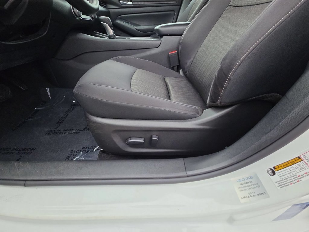 Used 2025 Nissan Altima 2.5 SV FWD image 16