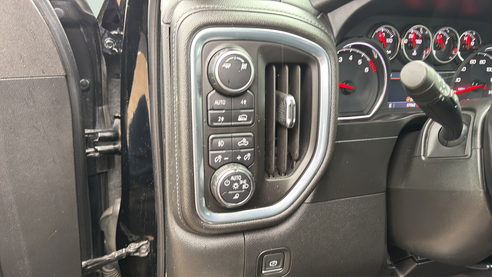 Used 2019 Chevrolet Silverado 1500 RST AWD/4WD image 25