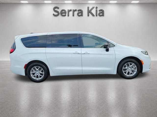 Used 2026 Chrysler Pacifica Select FWD image 6