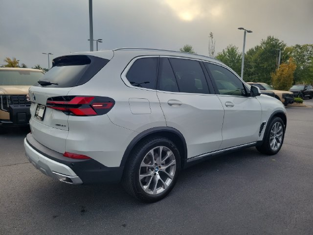 Used 2024 BMW X5 sDrive40i w/ Parking Assistance Package RWD image 4