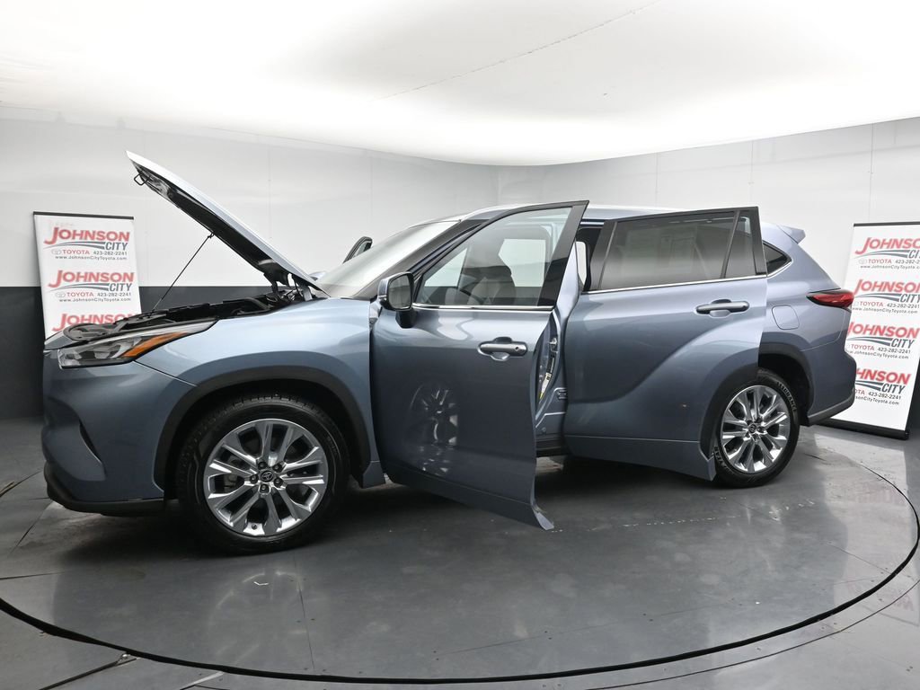 Used 2020 Toyota Highlander XLE FWD image 42