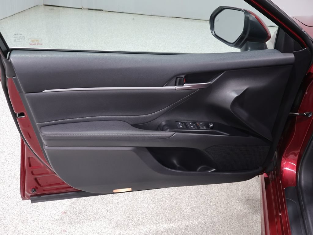 Used 2018 Toyota Camry XSE FWD image 12