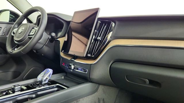 New 2026 Volvo XC60 T8 Plus w/ Climate Package PRO AWD/4WD image 35