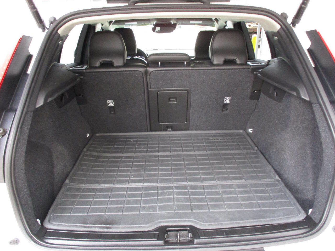 Used 2022 Volvo XC40 T5 Momentum image 49