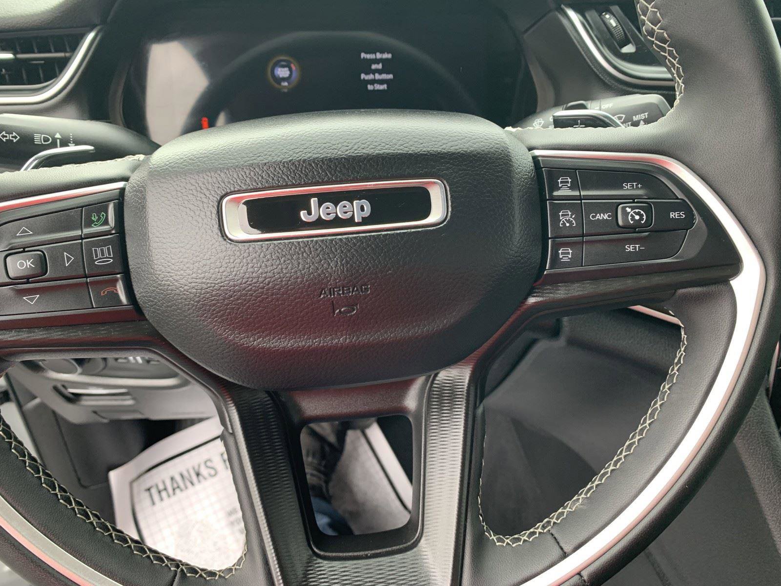 Used 2023 Jeep Grand Cherokee Laredo X image 17