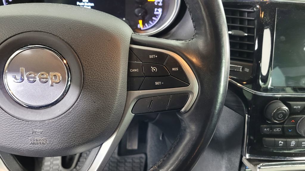 Used 2022 Jeep Grand Cherokee Laredo X image 20