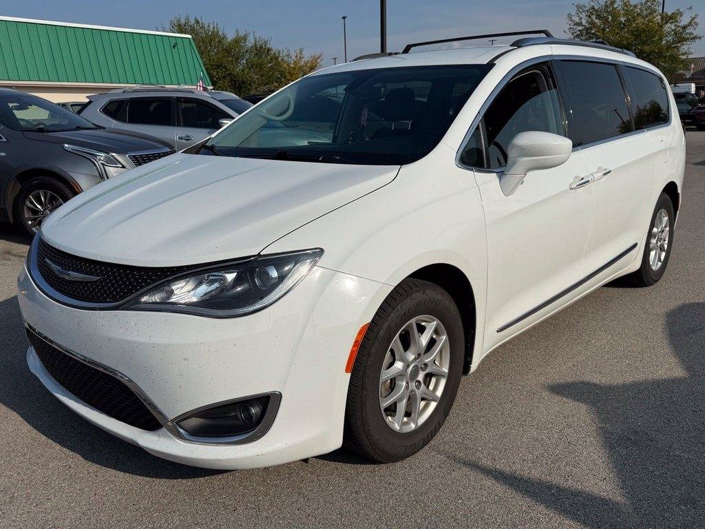 Used 2020 Chrysler Pacifica Touring-L FWD image 2