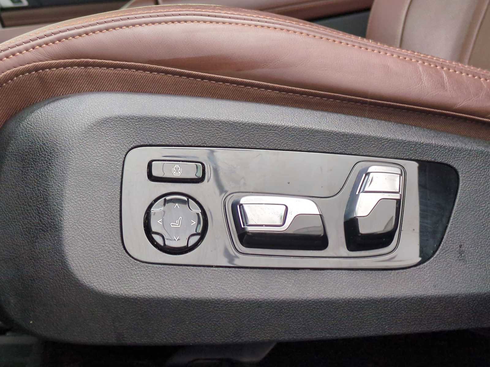 Used 2021 BMW X6 xDrive40i w/ M Sport Package image 17