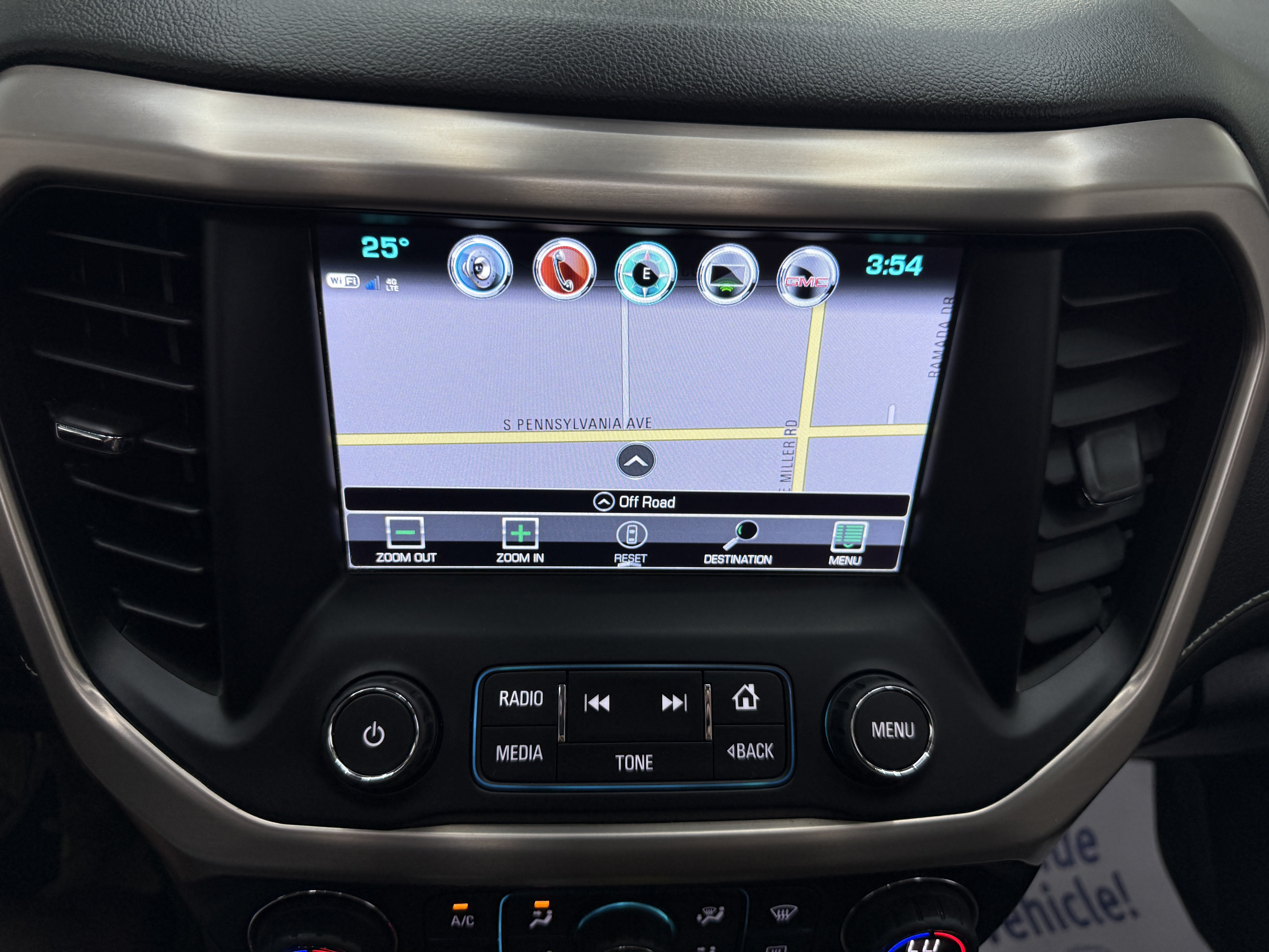 Used 2018 GMC Acadia Denali AWD/4WD image 19