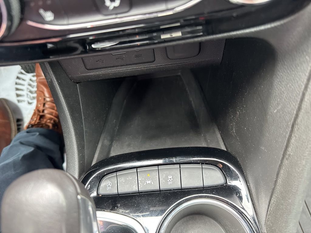 Certified 2020 Buick Encore GX Essence FWD image 28