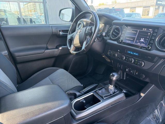 Used 2022 Toyota Tacoma TRD Sport AWD/4WD image 11