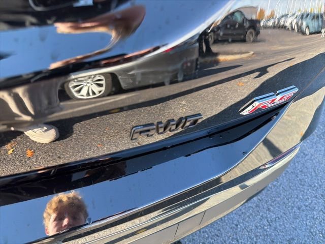 Used 2022 Chevrolet Equinox RS w/ RS Leather Package image 9