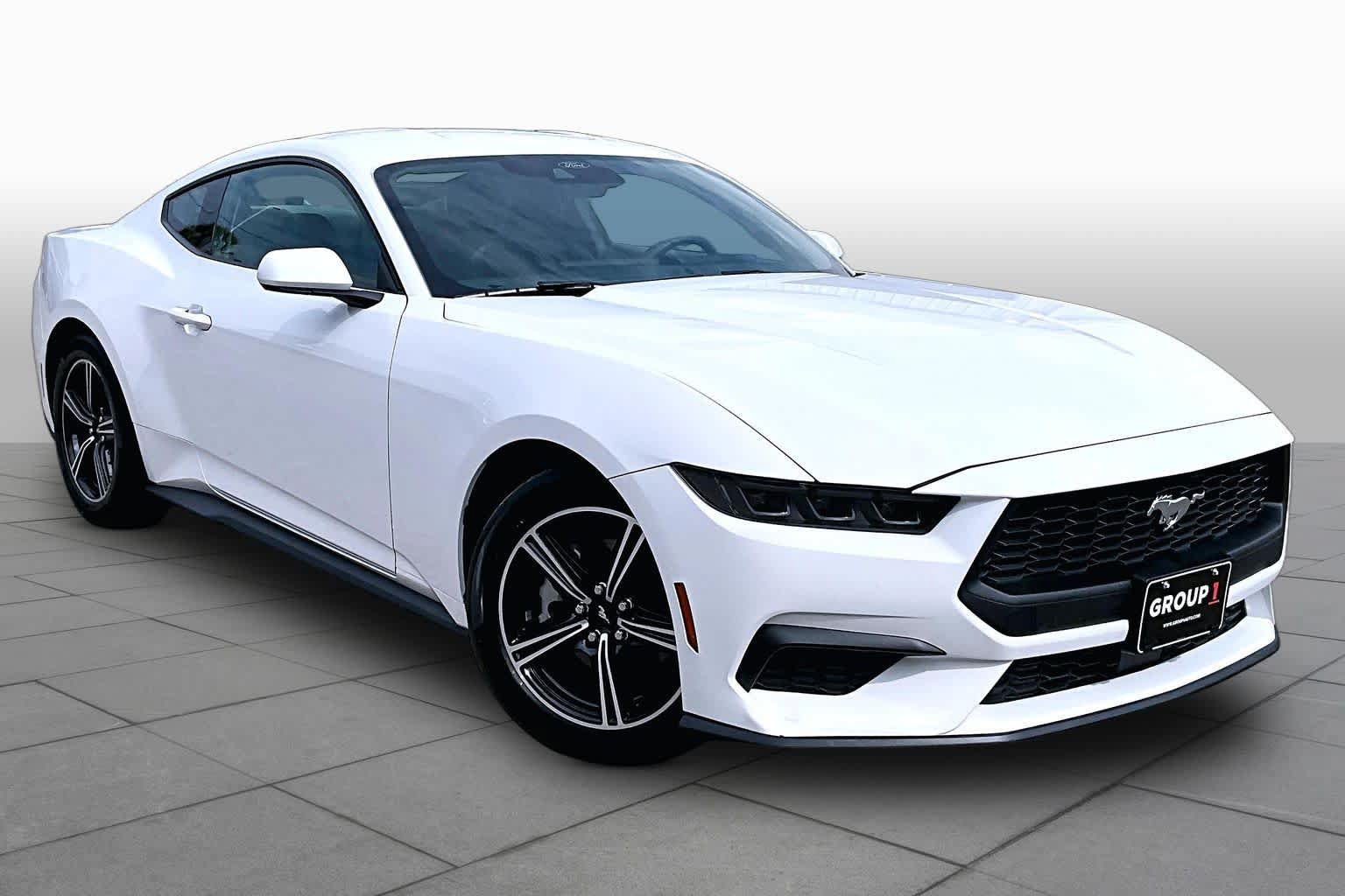 Used 2025 Ford Mustang Coupe RWD image 3
