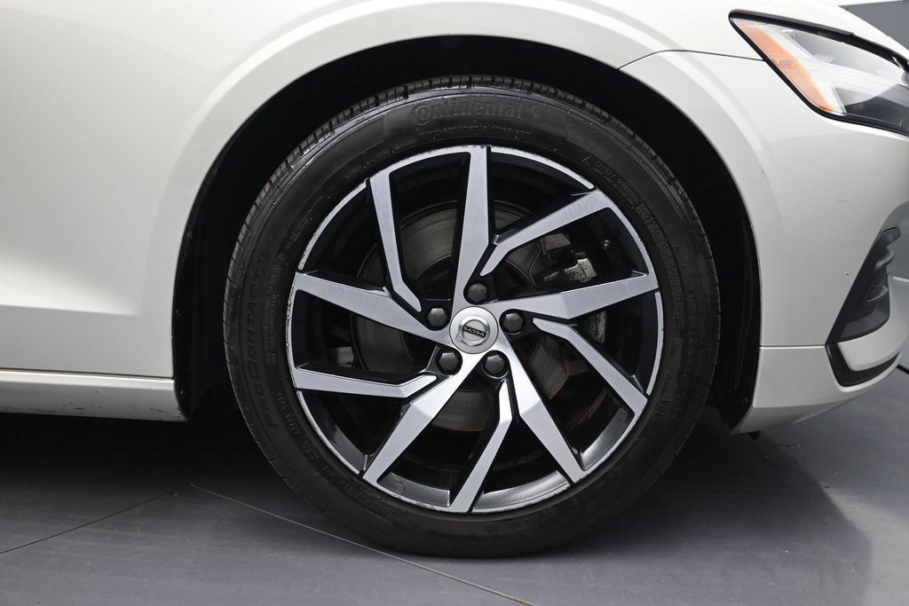 Used 2020 Volvo S60 T5 Momentum FWD image 9