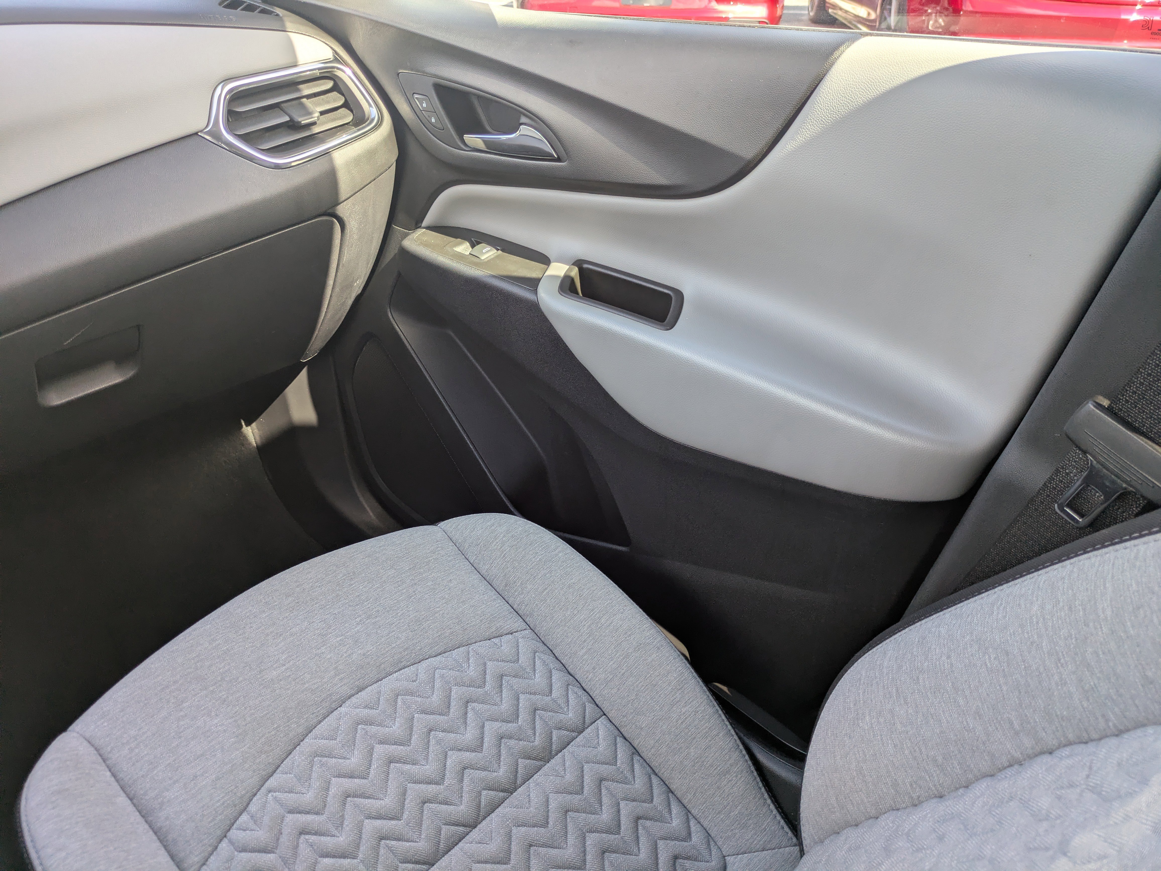 Used 2023 Chevrolet Equinox LT w/ Driver Convenience Package image 12