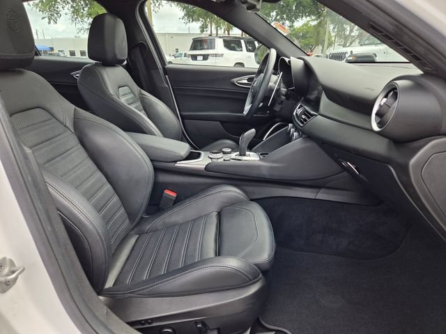 Used 2022 Alfa Romeo Giulia Veloce RWD image 19