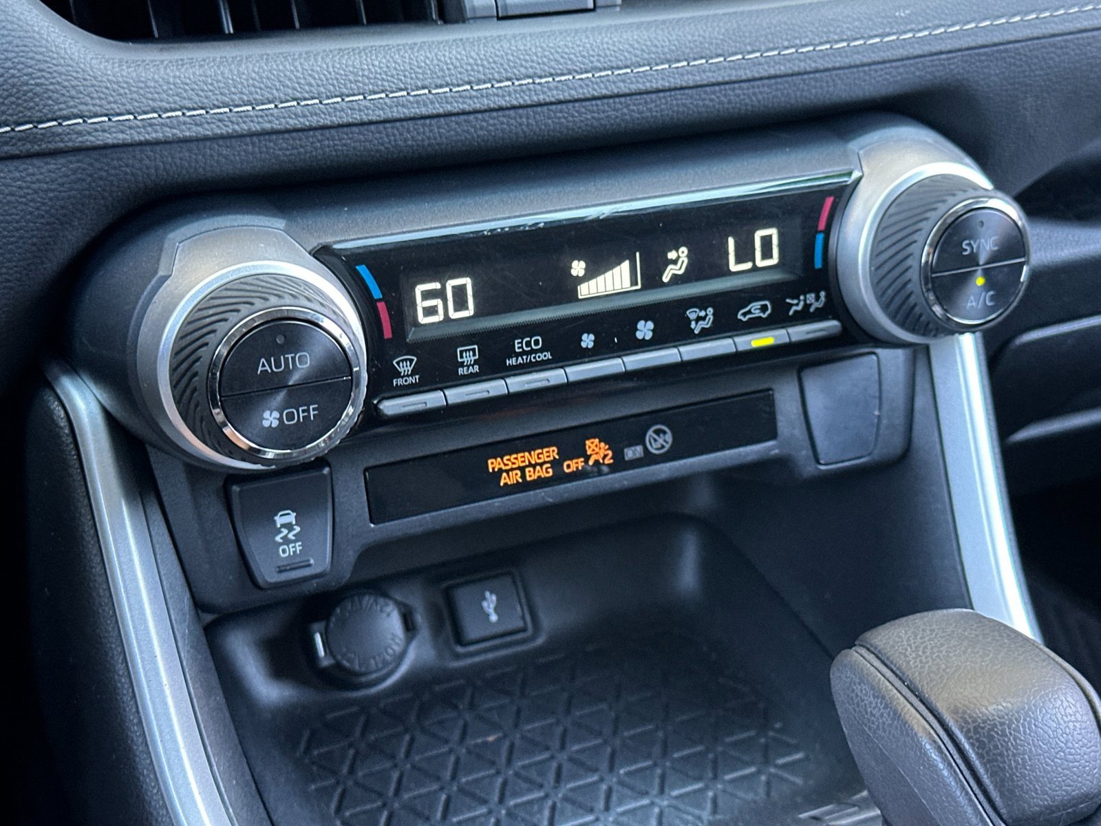 Used 2022 Toyota RAV4 LE image 20