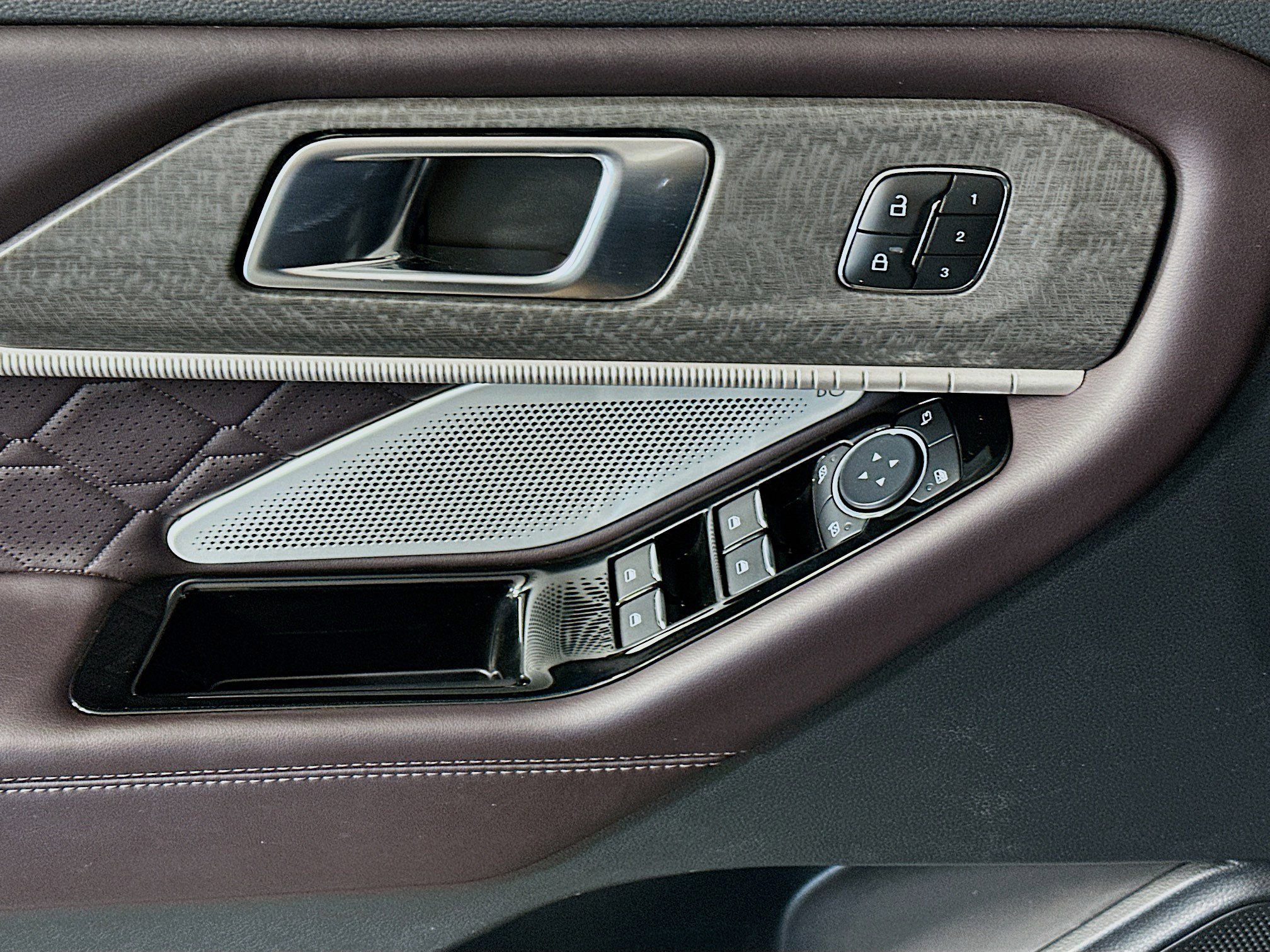 Used 2025 Ford Explorer Platinum w/ LUX Leather Package image 15