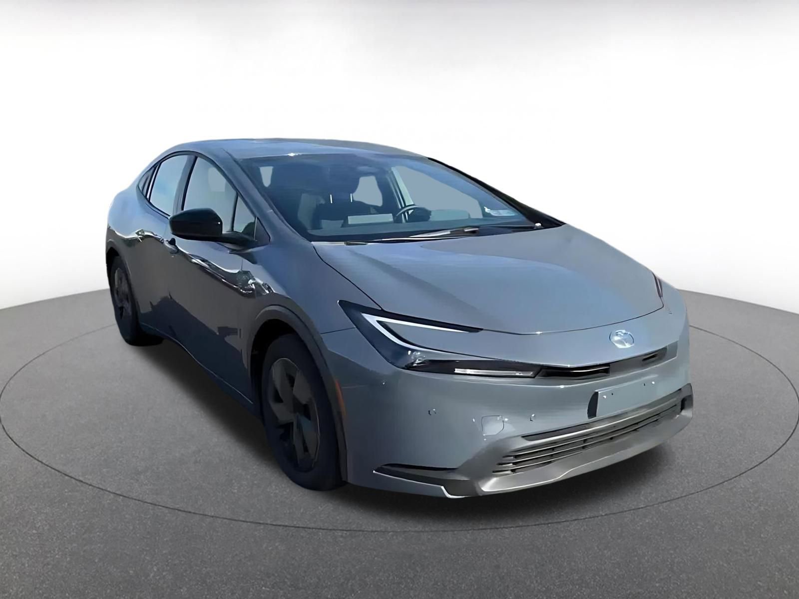 Used 2025 Toyota Prius LE image 3