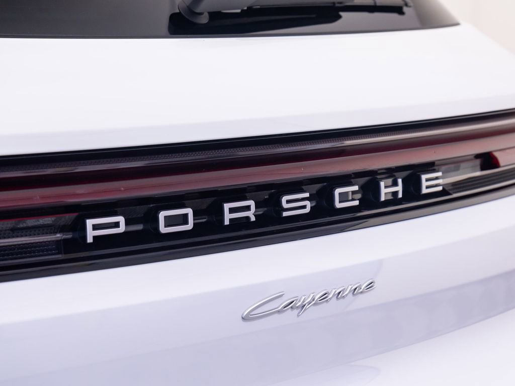 Used 2024 Porsche Cayenne image 34