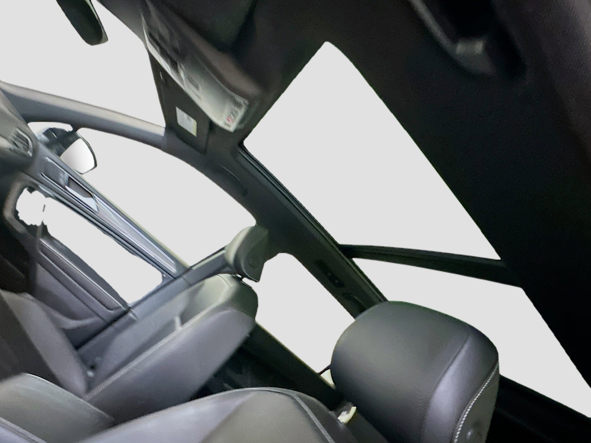 Used 2024 Volkswagen Tiguan SE R-Line image 26