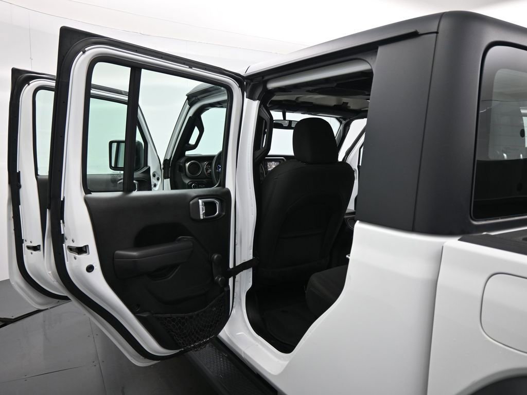 Used 2020 Jeep Gladiator Sport image 16