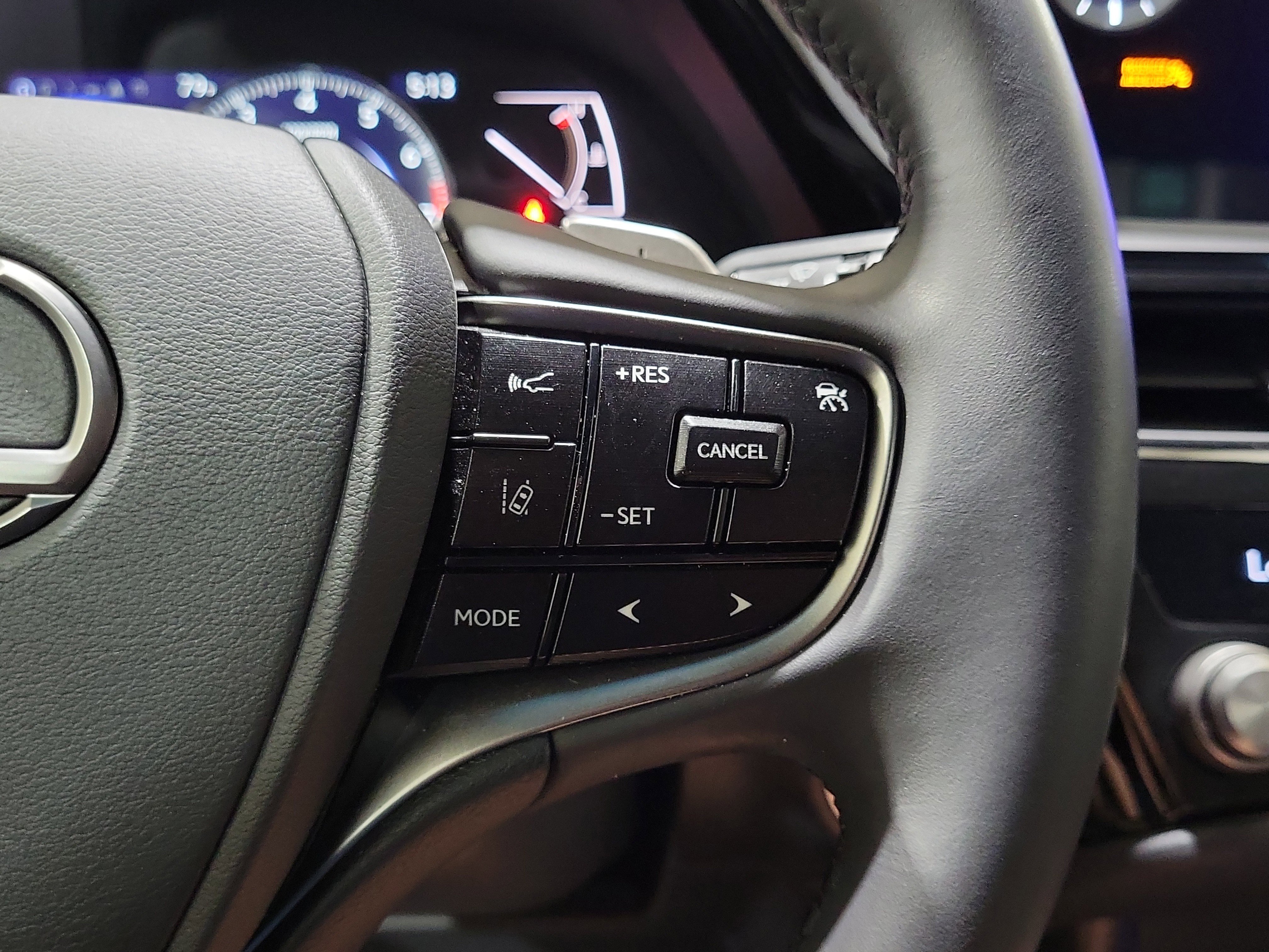 Used 2023 Lexus ES 350 w/ Accessory Package (Z2) image 17