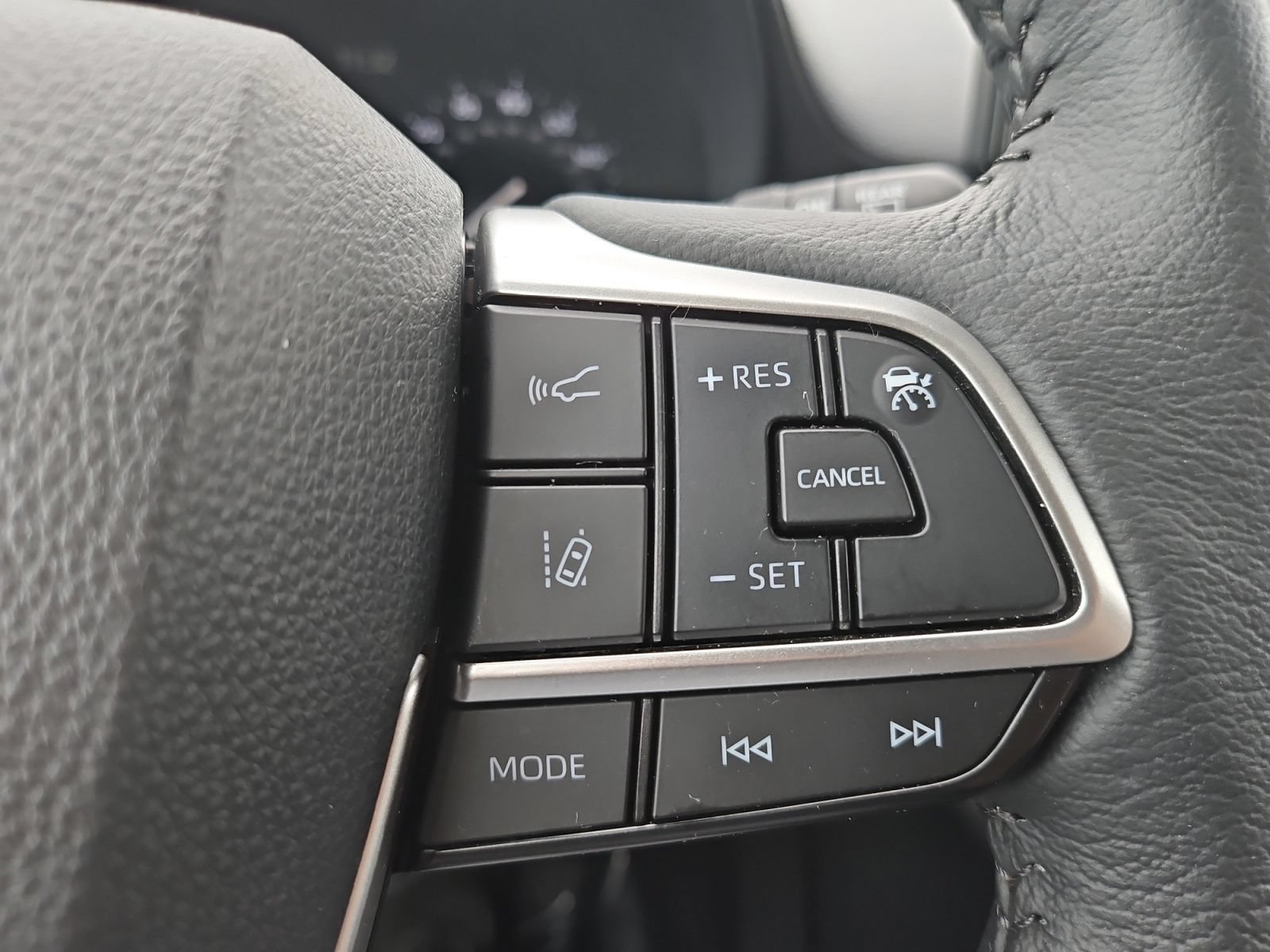 Used 2025 Toyota Sienna XLE FWD image 29