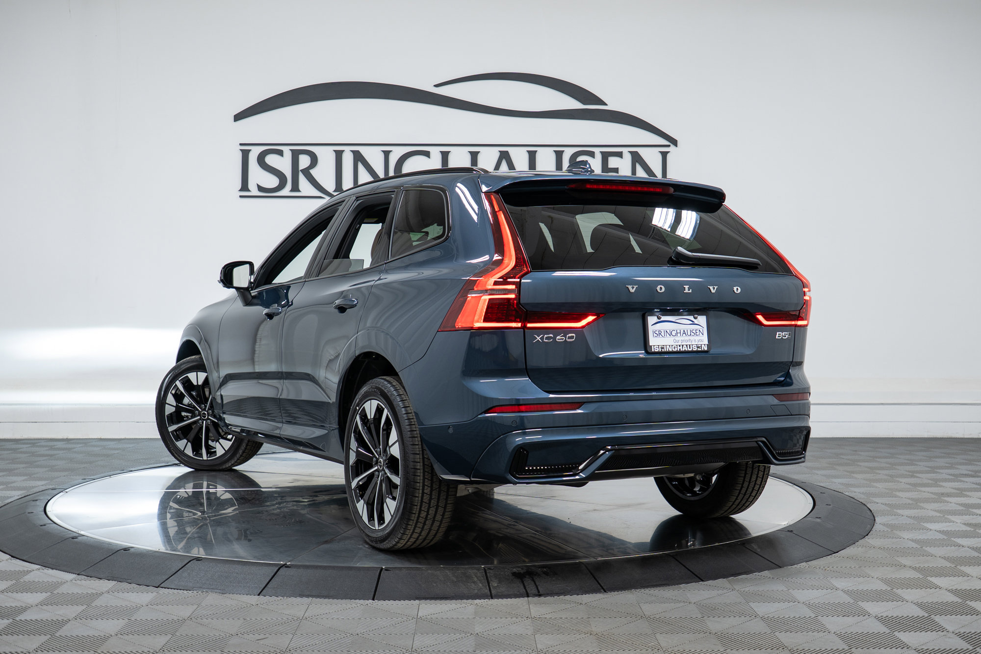 New 2026 Volvo XC60 B5 Plus w/ Climate Package image 28