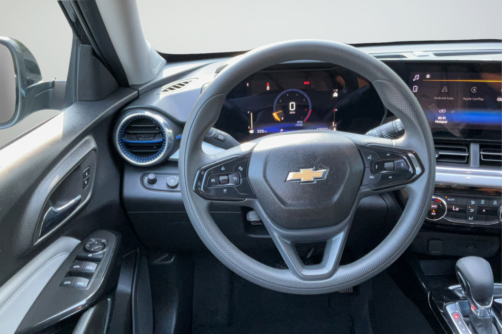 Certified 2025 Chevrolet Trax LT FWD image 15