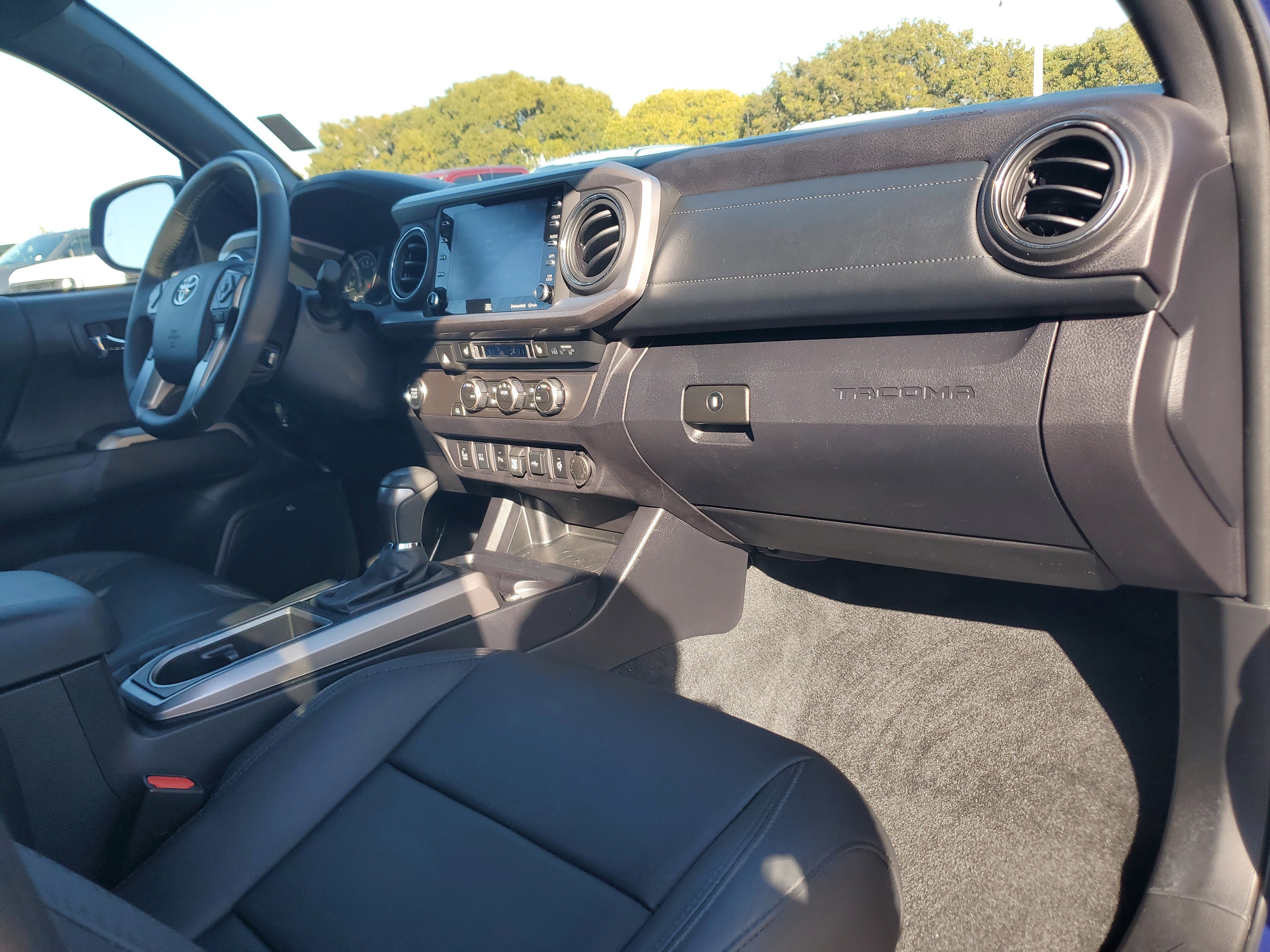 Used 2022 Toyota Tacoma Limited image 18