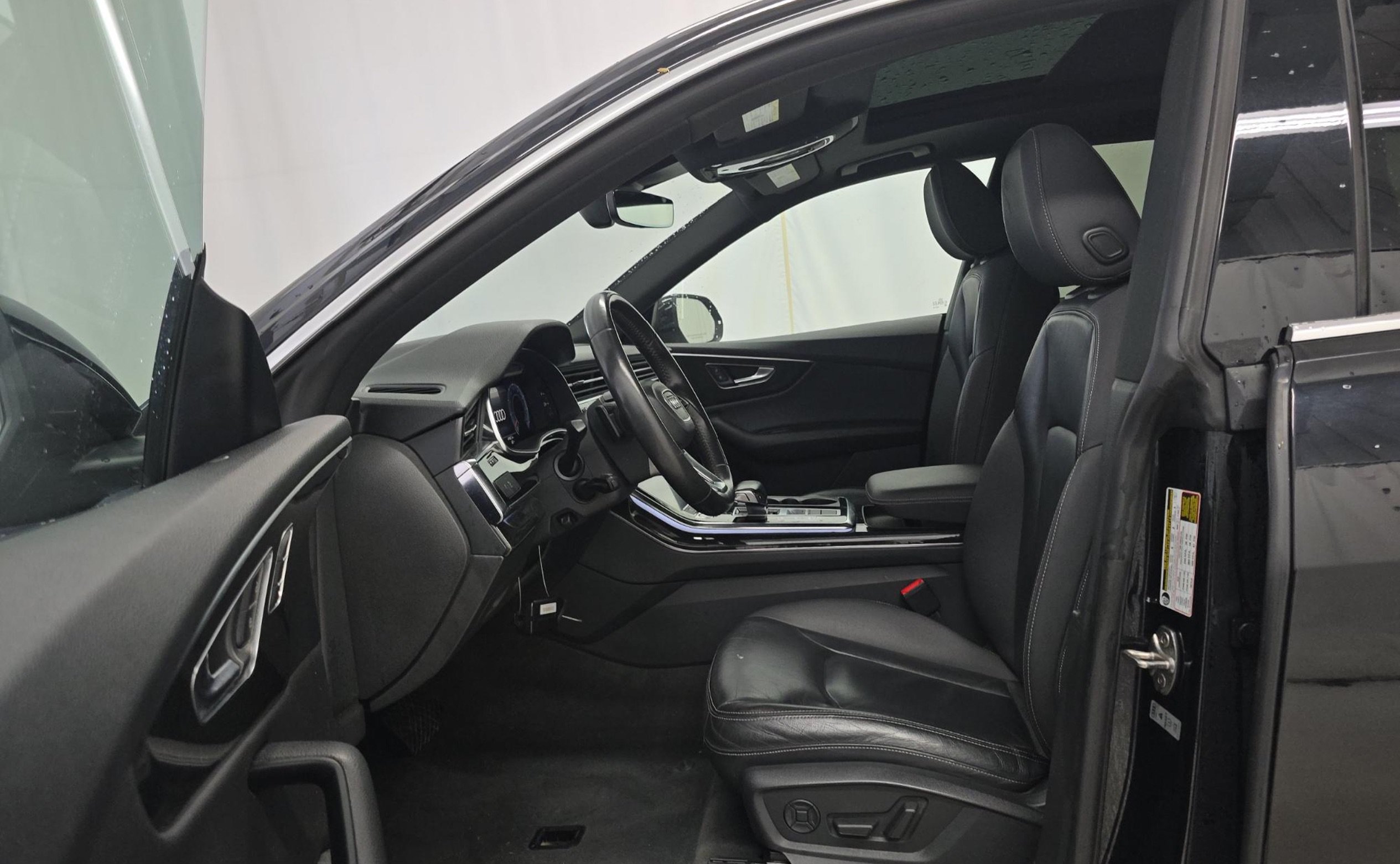 Used 2019 Audi Q8 Premium w/ Convenience Package AWD/4WD image 6