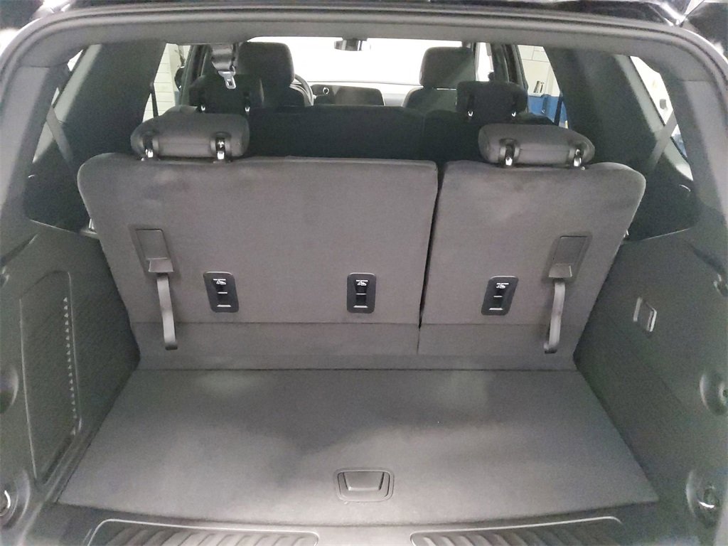 Used 2025 Chevrolet Tahoe LS image 15