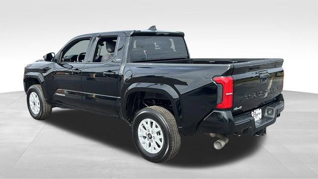 Used 2025 Toyota Tacoma SR5 AWD/4WD image 5