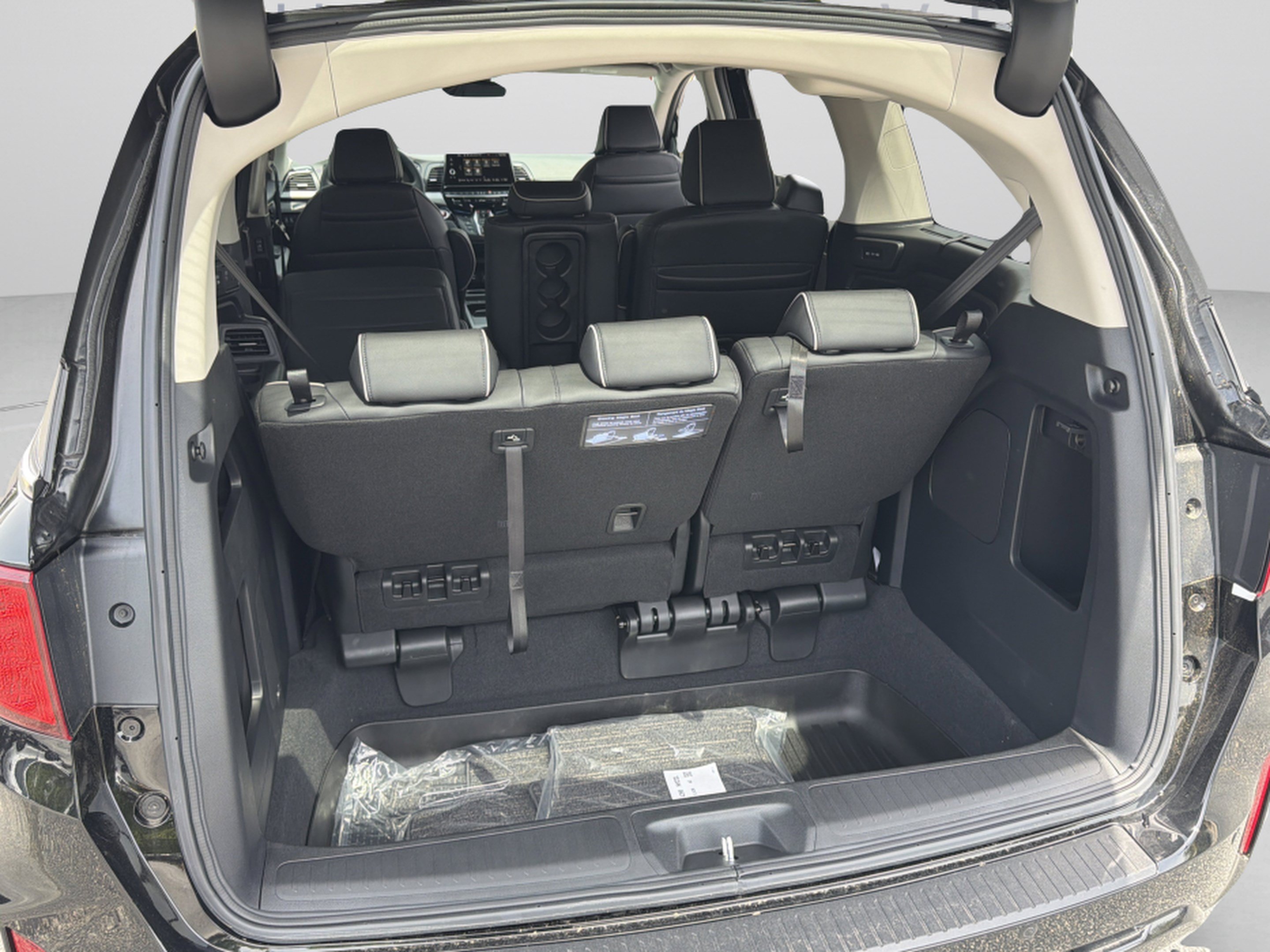 New 2026 Honda Odyssey Touring image 7