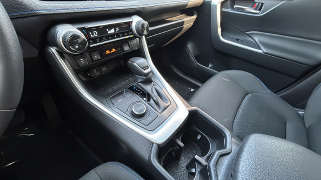 Used 2025 Toyota RAV4 SE w/ Convenience Package AWD/4WD image 14