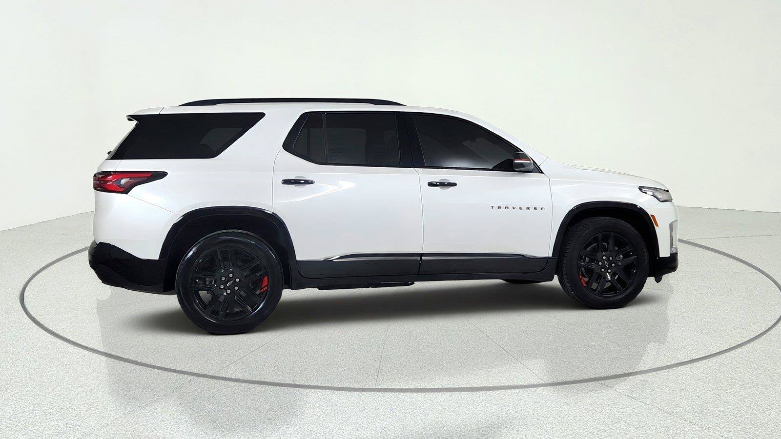 Used 2023 Chevrolet Traverse Premier w/ Redline Edition FWD image 7