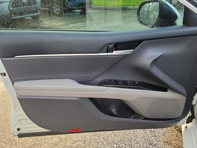 Used 2023 Toyota Camry SE FWD image 11