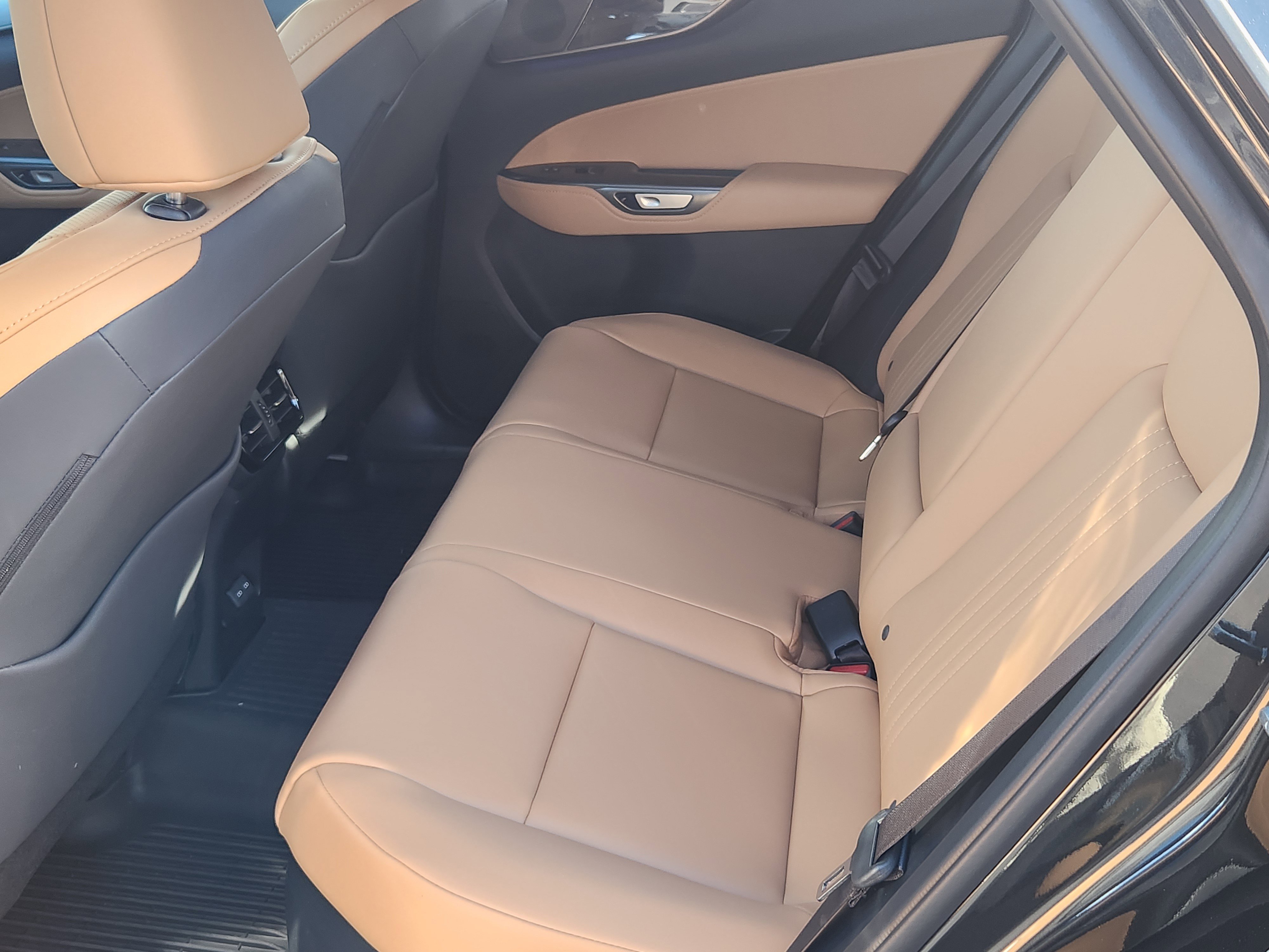 Used 2025 Lexus NX 350h AWD w/ Premium Package image 15