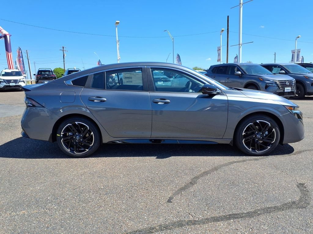 New 2027 Nissan Sentra SR w/ Floor Mat Package FWD image 8