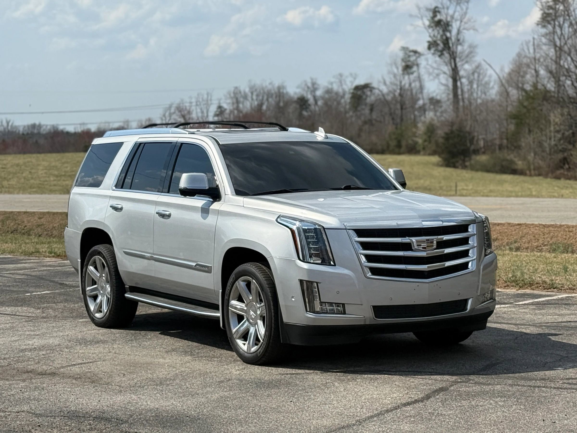 Used 2017 Cadillac Escalade Premium Luxury image 1