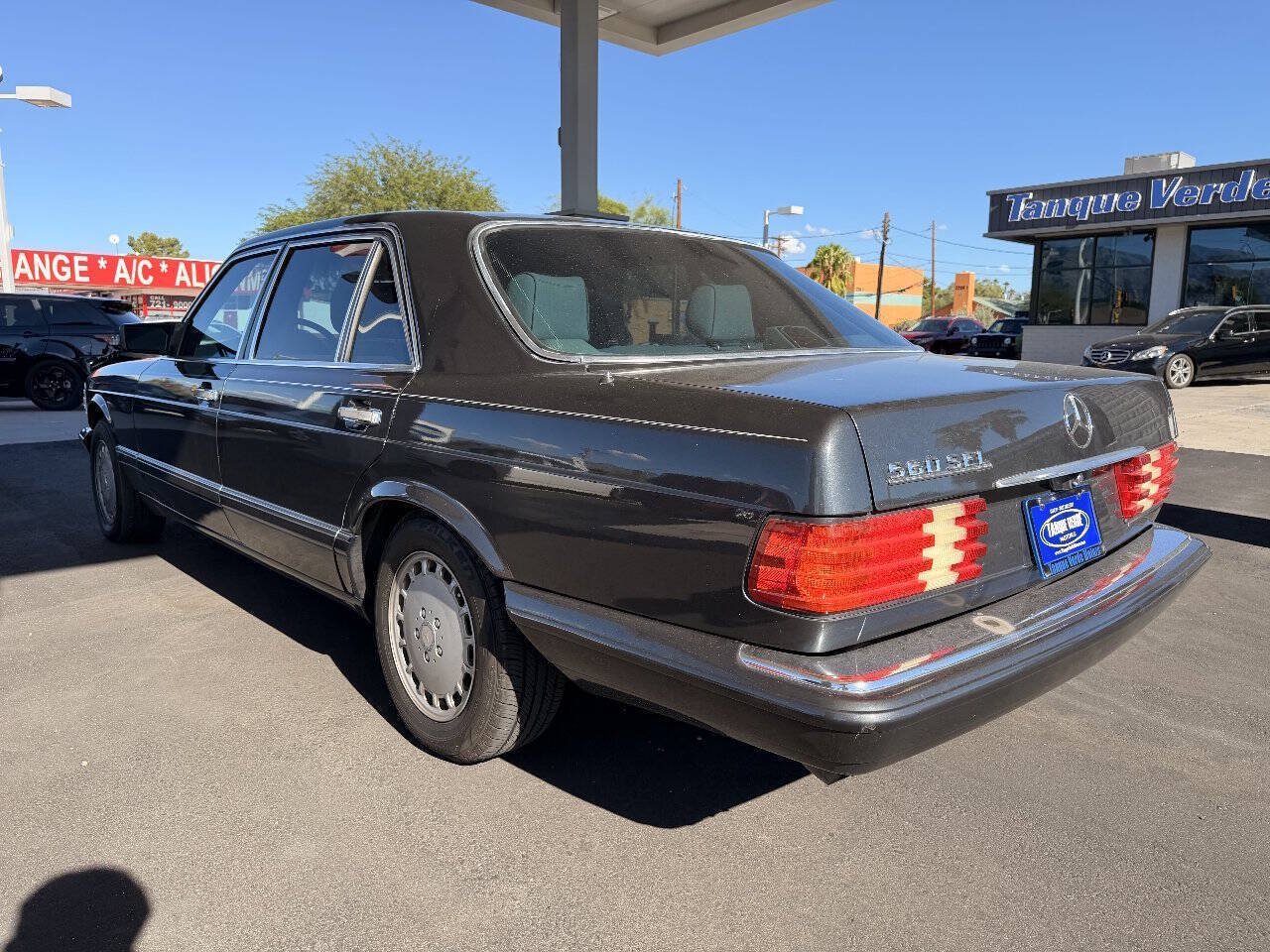 Used 1987 Mercedes-Benz 560 SEL image 4