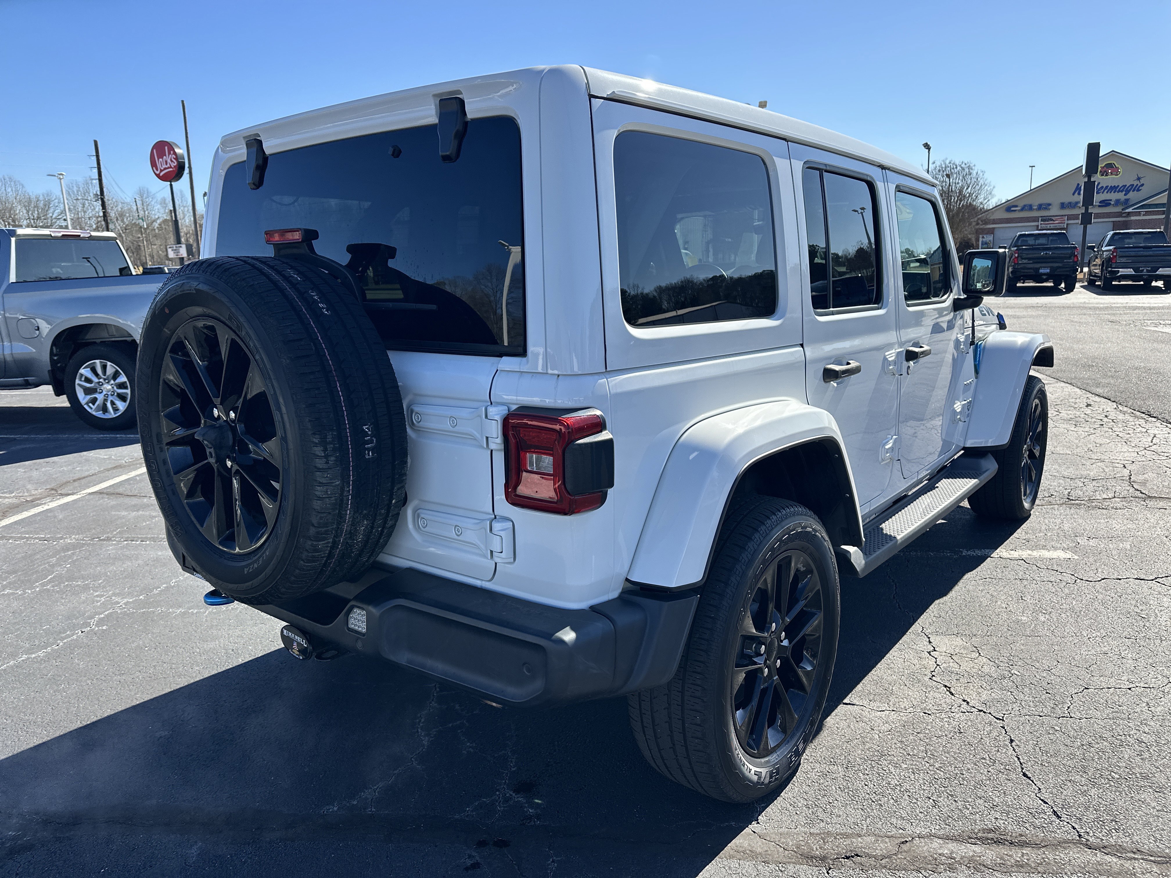 Used 2021 Jeep Wrangler Unlimited Sahara w/ Cold Weather Group image 8
