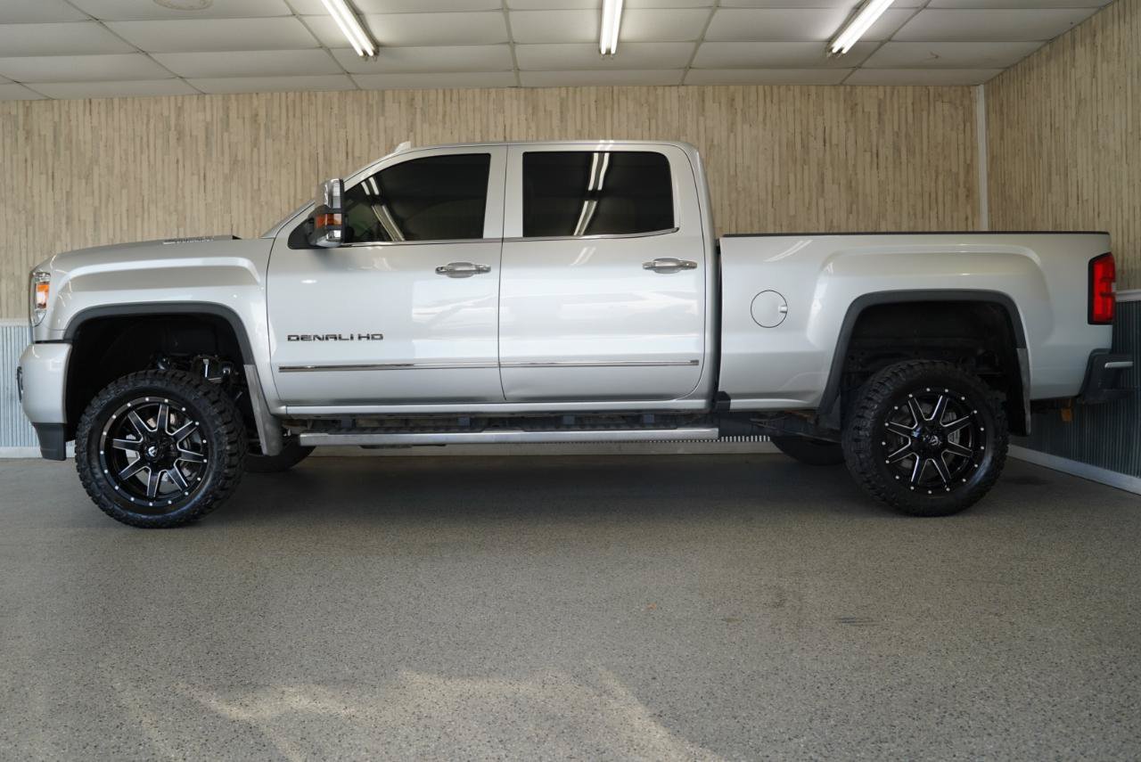 Used 2017 GMC Sierra 2500 Denali w/ Duramax Plus Package AWD/4WD image 6