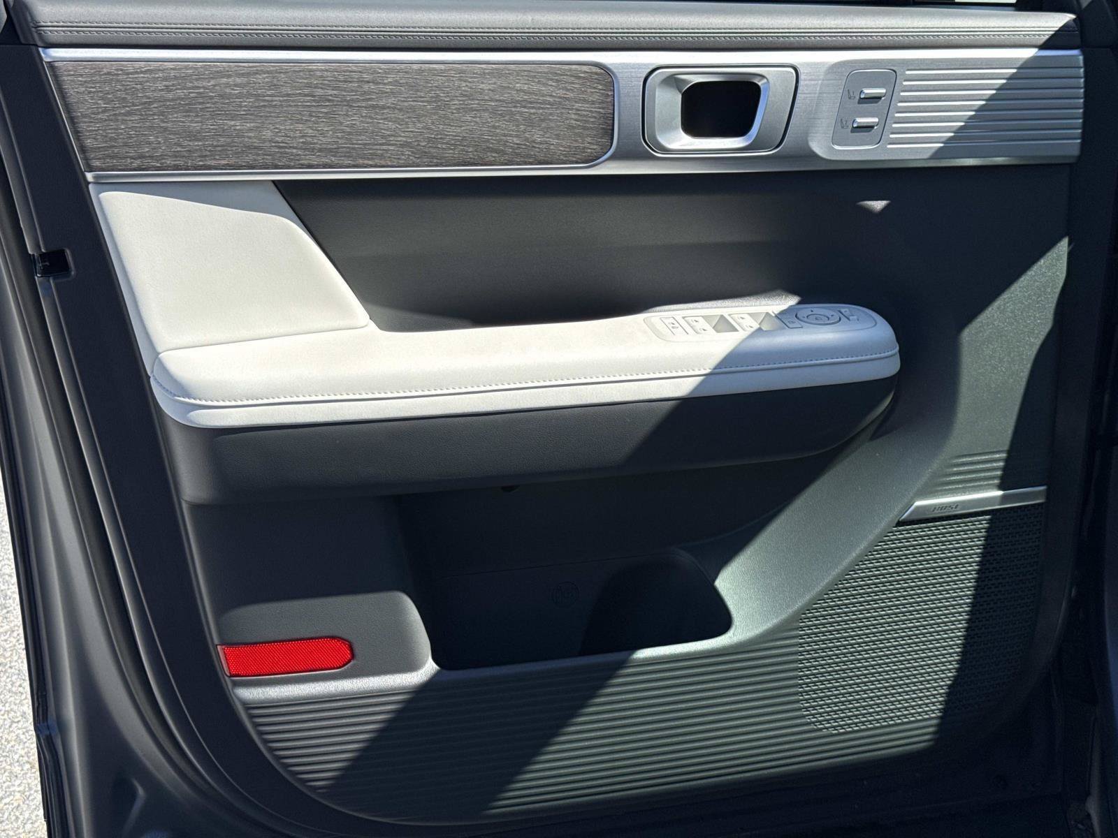 Certified 2025 Hyundai Santa Fe Limited AWD/4WD image 18